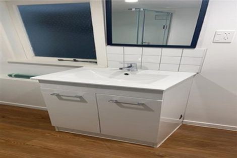 Photo of property in 209a Sturges Road, Henderson, Auckland, 0612