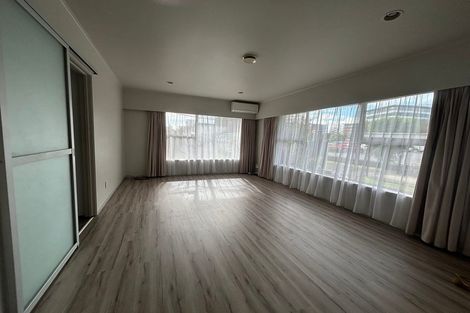 Photo of property in 1/32 Northcote Road, Takapuna, Auckland, 0622