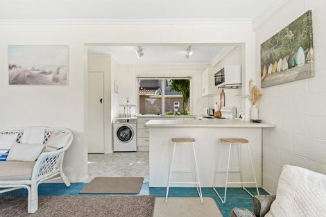 Photo of property in 17 Weranui Road, Waiwera, 0994