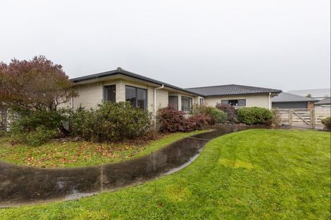 Photo of property in 16 Daniel Place, Kelvin Grove, Palmerston North, 4414