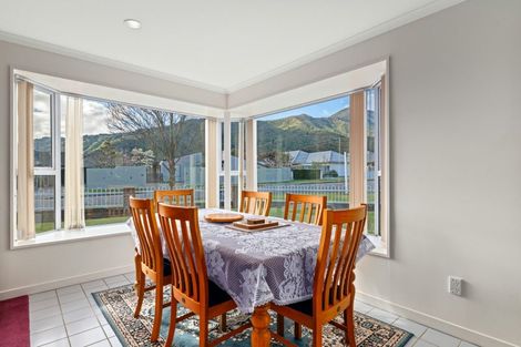 Photo of property in 28 Ranui Street, Waikawa, Picton, 7220