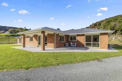 Photo of property in 103 Stratton Street, Normandale, Lower Hutt, 5010