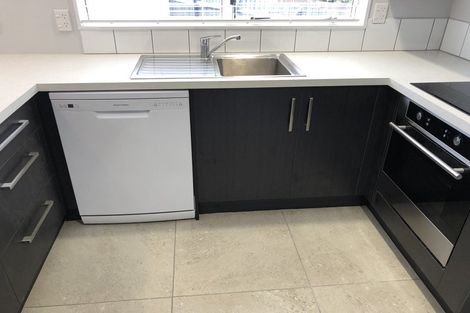 Photo of property in 3 Lydia Place, Kelvin Grove, Palmerston North, 4414