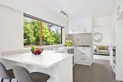 Photo of property in 71 Prince Regent Drive, Half Moon Bay, Auckland, 2012