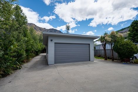 Photo of property in 8a Maple Court, Arthurs Point, Queenstown, 9371