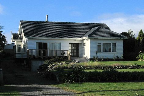 Photo of property in 35 Rangihiroa Street, Waikanae Beach, Waikanae, 5036