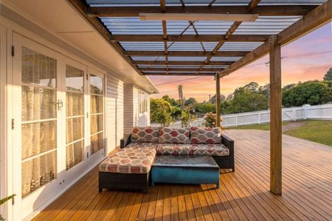 Photo of property in 52 Woodside Road, Massey, Auckland, 0614