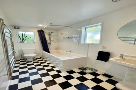 Photo of property in 45 Fairview Crescent, Kelburn, Wellington, 6012