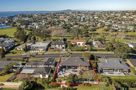 Photo of property in 137 Stapleford Crescent, Browns Bay, Auckland, 0630