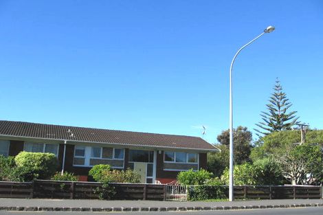 Photo of property in 2/49 Kitchener Road, Milford, Auckland, 0620