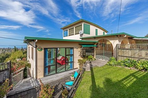 Photo of property in 801 East Coast Road, Northcross, Auckland, 0630