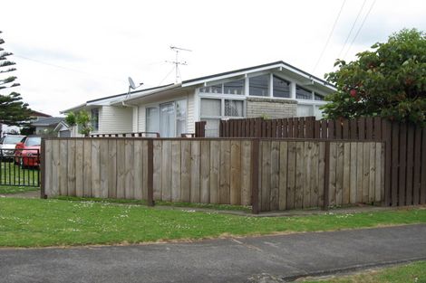 Photo of property in 2 Muir Avenue, Mangere Bridge, Auckland, 2022