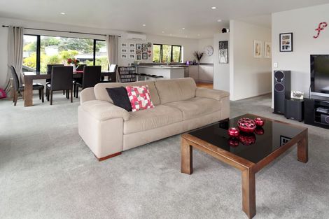 Photo of property in 30a Derwent Crescent, Titirangi, Auckland, 0604