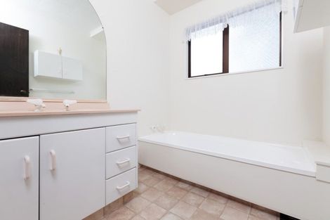 Photo of property in 40 Bayly Road, Moturoa, New Plymouth, 4310