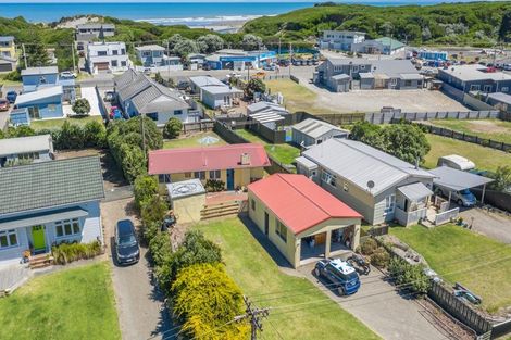 Photo of property in 12 Rangitane Street, Himatangi Beach, Foxton, 4891