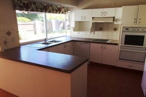 Photo of property in 2 Gairloch Place, Wattle Downs, Auckland, 2103