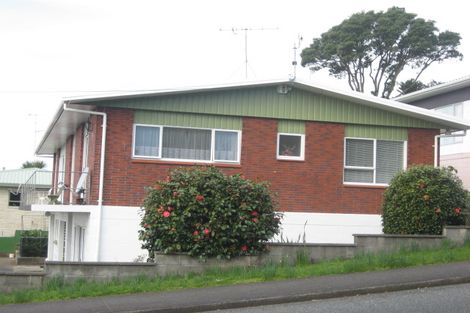 Photo of property in 73 Belt Road, New Plymouth, 4310