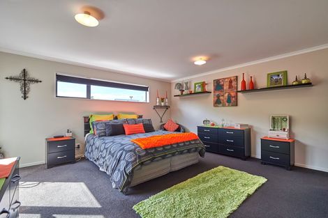 Photo of property in 18 Galea Grove, Kelvin Grove, Palmerston North, 4414
