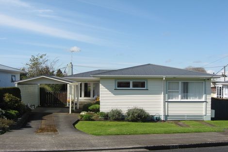 Photo of property in 42 Wallath Road, Westown, New Plymouth, 4310