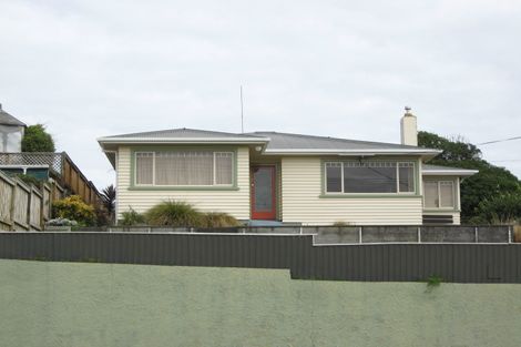 Photo of property in 83 Omata Road, Marfell, New Plymouth, 4310