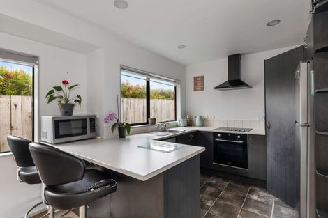 Photo of property in 16 O'sullivan Place, Waiuku, 2123