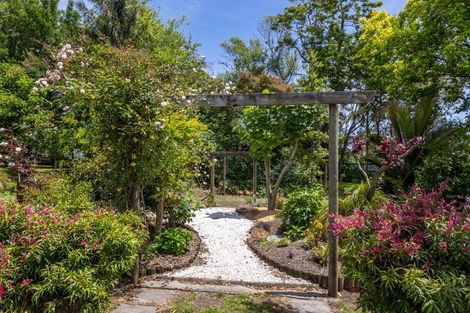 Photo of property in 1688 South Head Road, South Head, Helensville, 0874