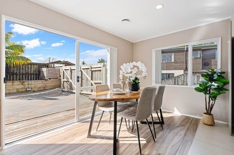 Photo of property in 2/21 Lochend Place, Highland Park, Auckland, 2010