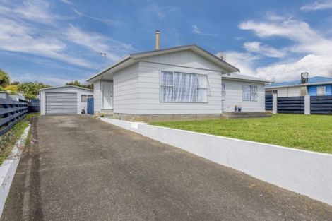 Photo of property in 16 Heather Street, Levin, 5510