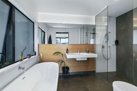 Photo of property in 58b Pekanga Road, Normandale, Lower Hutt, 5010