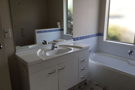 Photo of property in 17 Primrose Place, Papamoa Beach, Papamoa, 3118