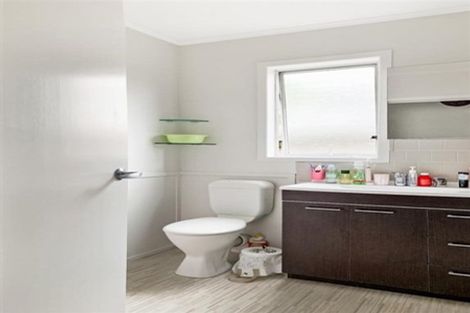 Photo of property in 2/5 Gazelle Avenue, Beach Haven, Auckland, 0626