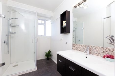 Photo of property in 25 Tiromoana Crescent, Bell Block, New Plymouth, 4312