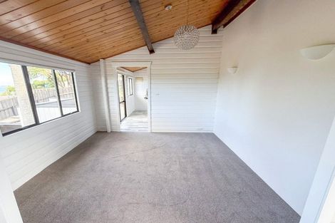 Photo of property in 8 Ngahere Views, Orewa, 0931