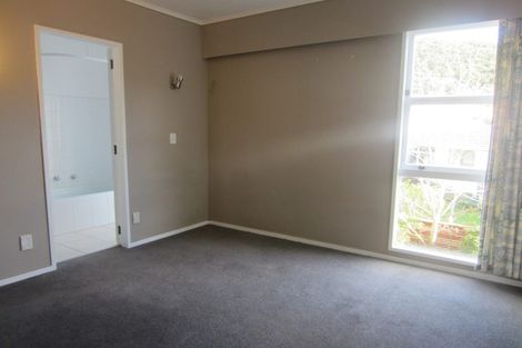 Photo of property in 79 Oriel Avenue, Tawa, Wellington, 5028