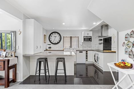 Photo of property in 28 Donald Street, Stanmore Bay, Whangaparaoa, 0932