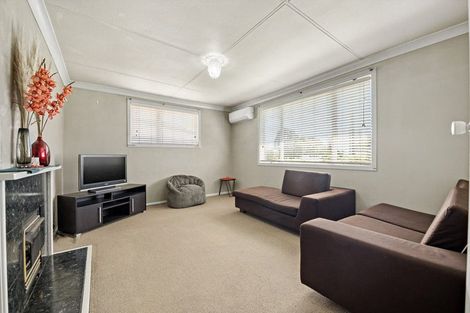 Photo of property in 82 Kelman Road, Kelston, Auckland, 0602