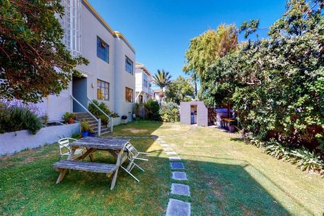 Photo of property in Hamilton Flats, 7/9 Hawker Street, Mount Victoria, Wellington, 6011