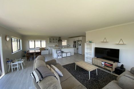 Photo of property in 4 Pohue Avenue, Huapai, Kumeu, 0810