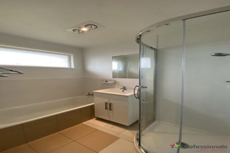 Photo of property in 119 Edgewater Drive, Pakuranga, Auckland, 2010