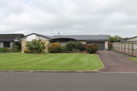 Photo of property in 4 Coolen Place, Tuakau, 2121