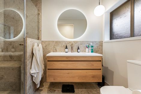 Photo of property in 37 Centreway Road, Orewa, 0931