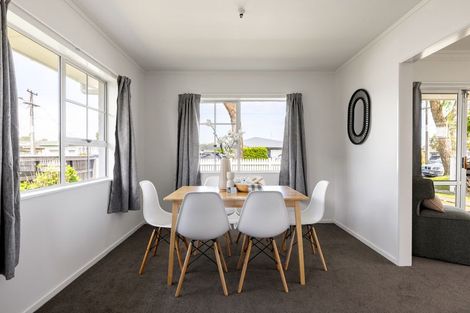 Photo of property in 1 Hilton Road, St Andrews, Hamilton, 3200