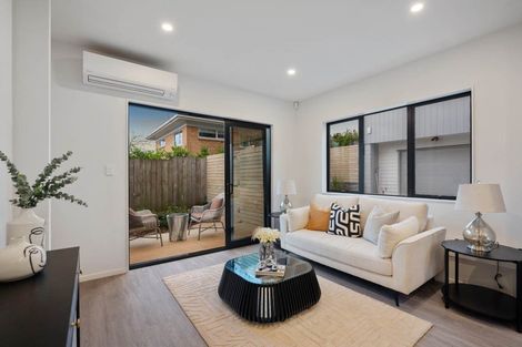 Photo of property in 33c Garadice Road, Rothesay Bay, Auckland, 0630