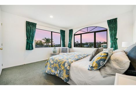 Photo of property in 45 Chamari Close, Titirangi, Auckland, 0604