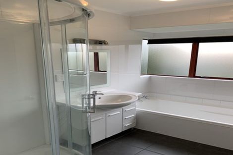 Photo of property in 14 Kilkenny Place, Fitzherbert, Palmerston North, 4410