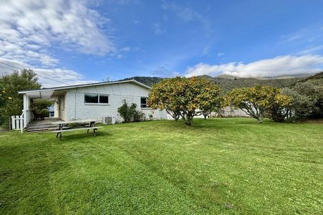 Photo of property in 252 Waikawa Road, Waikawa, Picton, 7220