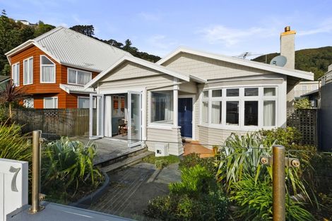 Photo of property in 7 Marine Parade, Eastbourne, Lower Hutt, 5013