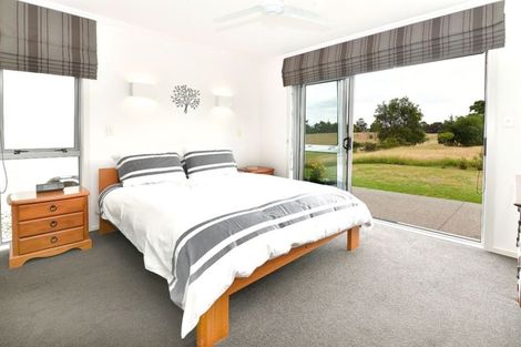 Photo of property in 37a Shakespear Road, Army Bay, Whangaparaoa, 0930