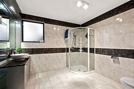 Photo of property in 6 Lupetti Rise, West Harbour, Auckland, 0618