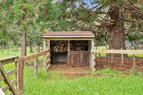 Photo of property in 1042 Ngunguru Road, Kiripaka, Whangarei, 0173